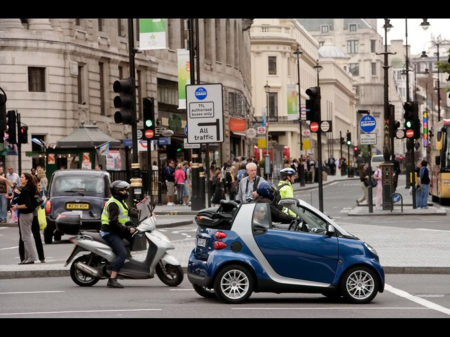  Smart ForTwo Micro Hybrid Drive 2007 года  (фото 18 из 22)